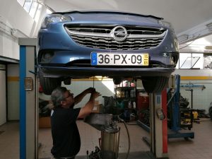 Mudança do óleo Opel
